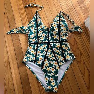 Cupshe one piece floral swimsuit size S